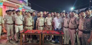 मोतीहारी एसपी के नेतृत्व में सात थानो कि टीम ने कि संयुक्त छापेमारी