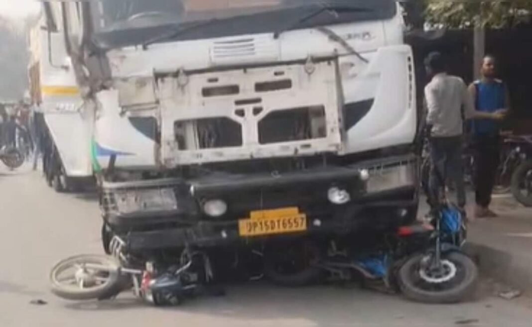 qq14gvvc_motihari-accident_625x300_30_November_25 (1)