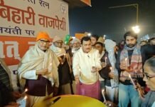 मोतिहारी में अटल जी को श्रद्धांजलि: राधा मोहन सिंह ने किया अटल चौक का उद्घाटन, अटल पथ पर दो किलोमीटर लंबा दीपोत्सव बना ऐतिहासिक