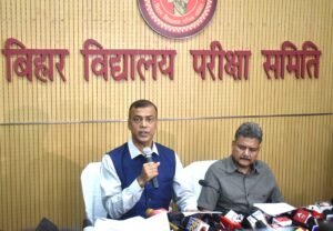 शिक्षा मंत्री ने परीक्षा में सफल सभी विद्यार्थियों को बधाई देते हुए उनके उज्ज्वल भविष्य की कामना की।