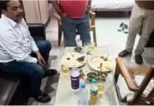 होटल में शराब पार्टी पर प्रशासन का बड़ा एक्शन: सिविल सर्जन कार्यालय का क्लर्क सहित आधा दर्जन गिरफ्तार, 80 हजार रुपये बरामद