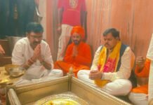 शिक्षा मंत्री मिथिलेश तिवारी के प्रथम अरेराज आगमन पर उमड़ा जनसैलाब, बाबा सोमेश्वर नाथ मंदिर में टेका माथा
