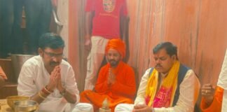 शिक्षा मंत्री मिथिलेश तिवारी के प्रथम अरेराज आगमन पर उमड़ा जनसैलाब, बाबा सोमेश्वर नाथ मंदिर में टेका माथा
