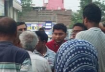 45 डिग्री तापमान में बिजली संकट से बेहाल हुए लोग, तीन ट्रांसफार्मर जलने के बाद देर रात लगा नया ट्रांसफार्मर
