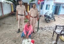 अरेराज उत्पाद पुलिस ने 4 लीटर अवैध चुलाई शराब के साथ एक धंधेबाज को दबोचा