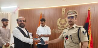 पूर्वी चंपारण पुलिस ने 25 लाख रुपये के 128 खोए और चोरी हुए मोबाइल लौटाए, लोगों के चेहरों पर लौटी मुस्कान