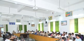 मादक पदार्थों के अवैध व्यापार और परिवहन के खिलाफ चलाएं नियमित छापामारी अभियान: जिलाधिकारी