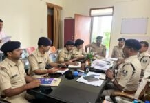 अरेराज एसडीपीओ ने की अपराध समीक्षा बैठक, वारंटियों की गिरफ्तारी और गश्त बढ़ाने का दिया सख्त निर्देश
