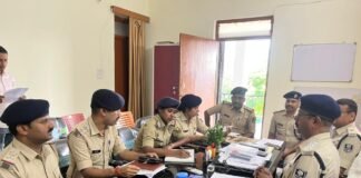अरेराज एसडीपीओ ने की अपराध समीक्षा बैठक, वारंटियों की गिरफ्तारी और गश्त बढ़ाने का दिया सख्त निर्देश