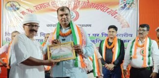 विश्व शिक्षक दिवस की पूर्व संध्या पर शिक्षक संतोष कुमार तिवारी ‘संभावना’ मंच द्वारा सम्मानित