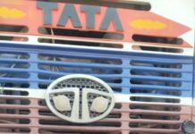 सड़क किनारे खड़े ट्रक से टकराई बाइक, 26 वर्षीय युवक की मौके पर मौत